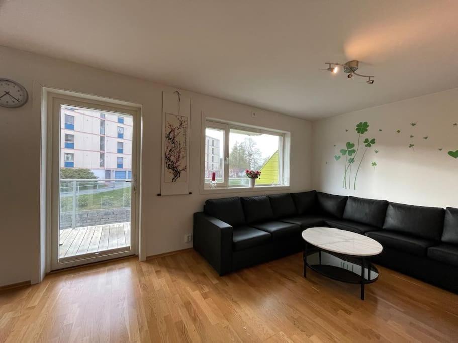 3 Sleeping Rooms For 82M2 Which Direct Traffic To Airport And City Center 베르겐 외부 사진